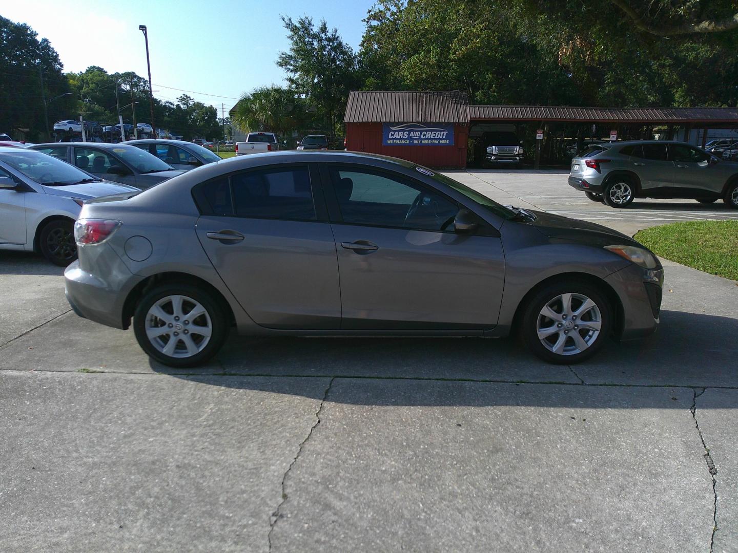 2011 SILVER MAZDA MAZDA3 TOURING (JM1BL1VF1B1) , located at 1200 Cassat Avenue, Jacksonville, FL, 32205, (904) 695-1885, 30.302404, -81.731033 - Photo#2